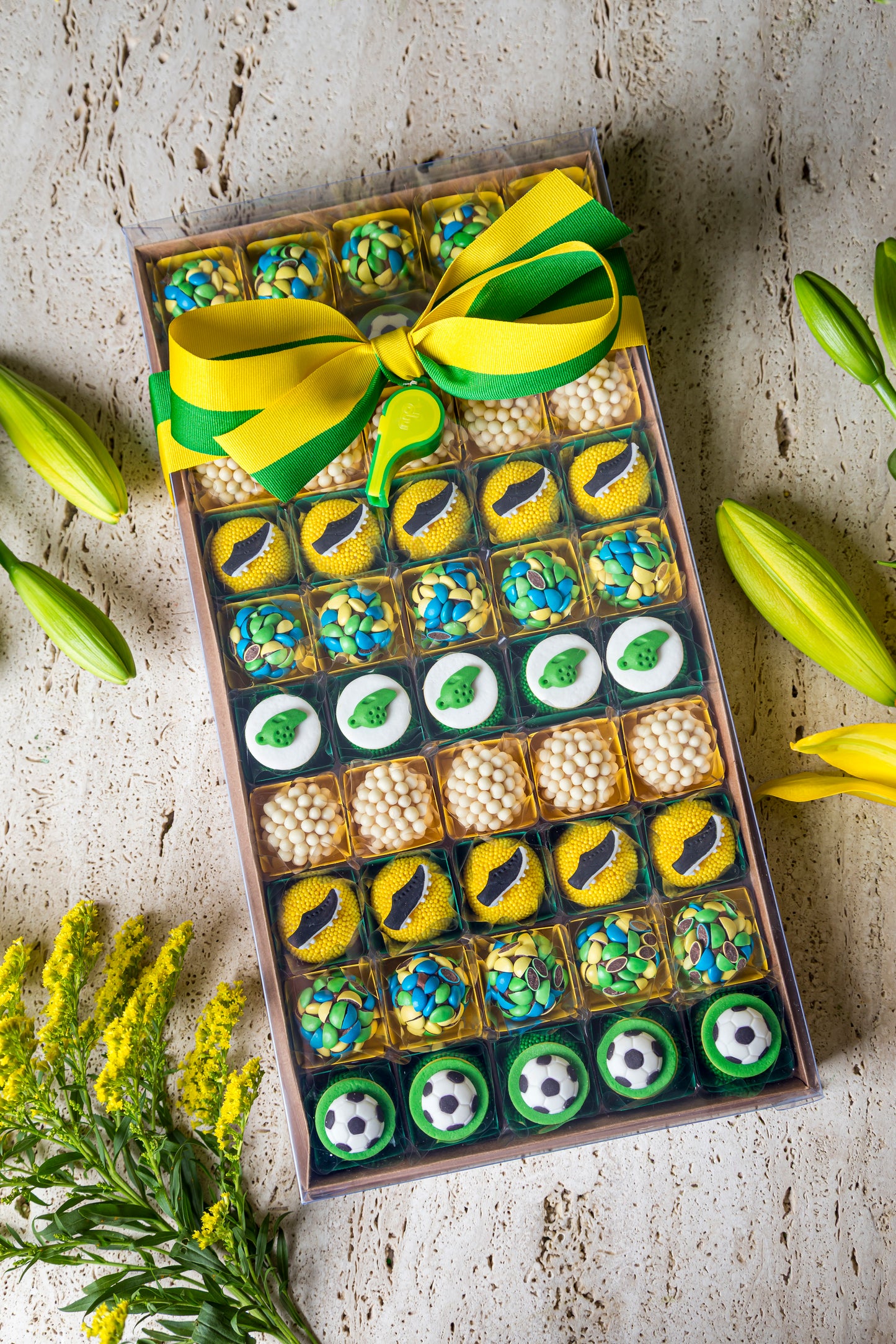 Caixa Presente Decorada 50 Doces - Coleção Copa