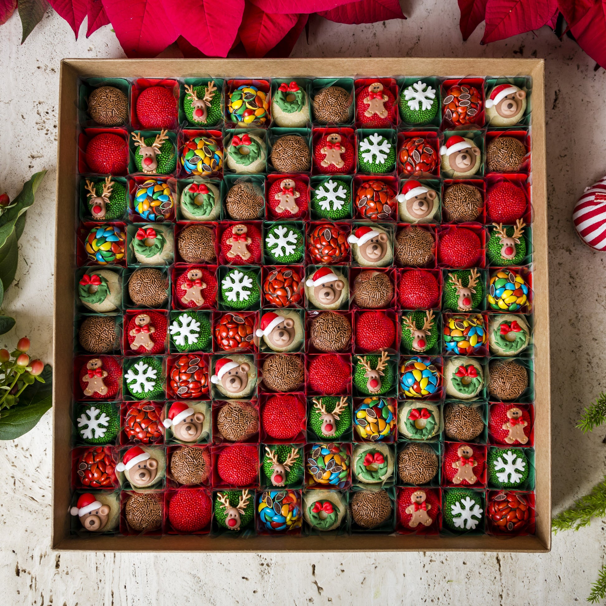 Caixa Viagem Decorada com 100 Doces - Coleção de Natal - Somethin' Sweet by SVG