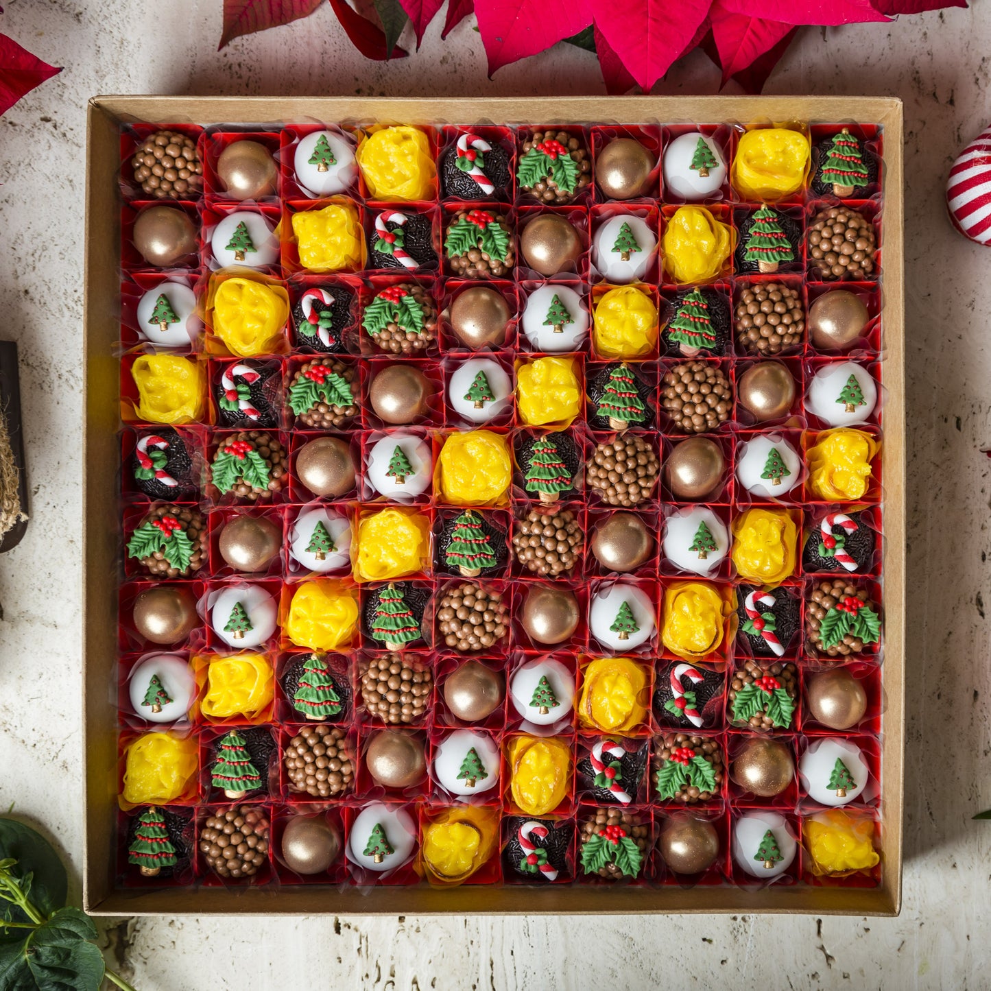 Caixa Viagem Decorada com 100 Doces - Coleção de Natal - Somethin' Sweet by SVG