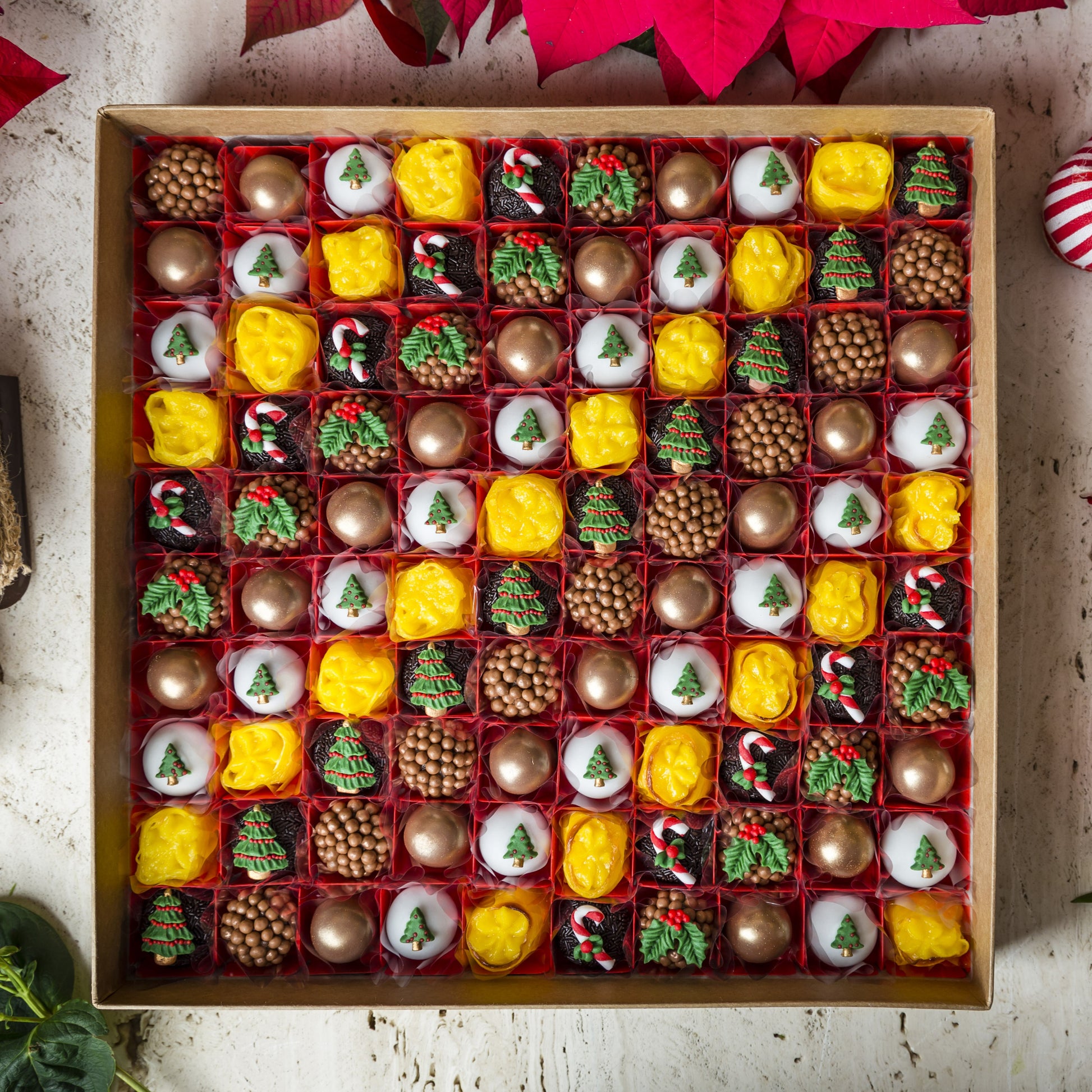 Caixa Viagem Decorada com 100 Doces - Coleção de Natal - Somethin' Sweet by SVG