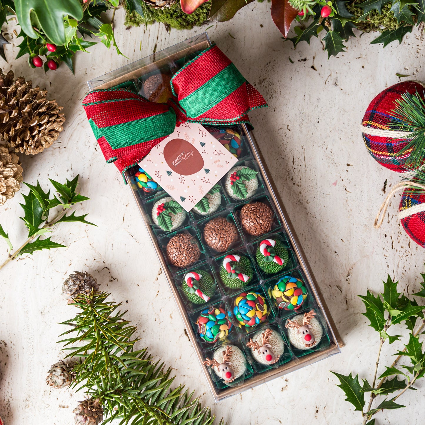 Caixa Presente Decorada com 24 Doces - Coleção de Natal - Somethin' Sweet by SVG