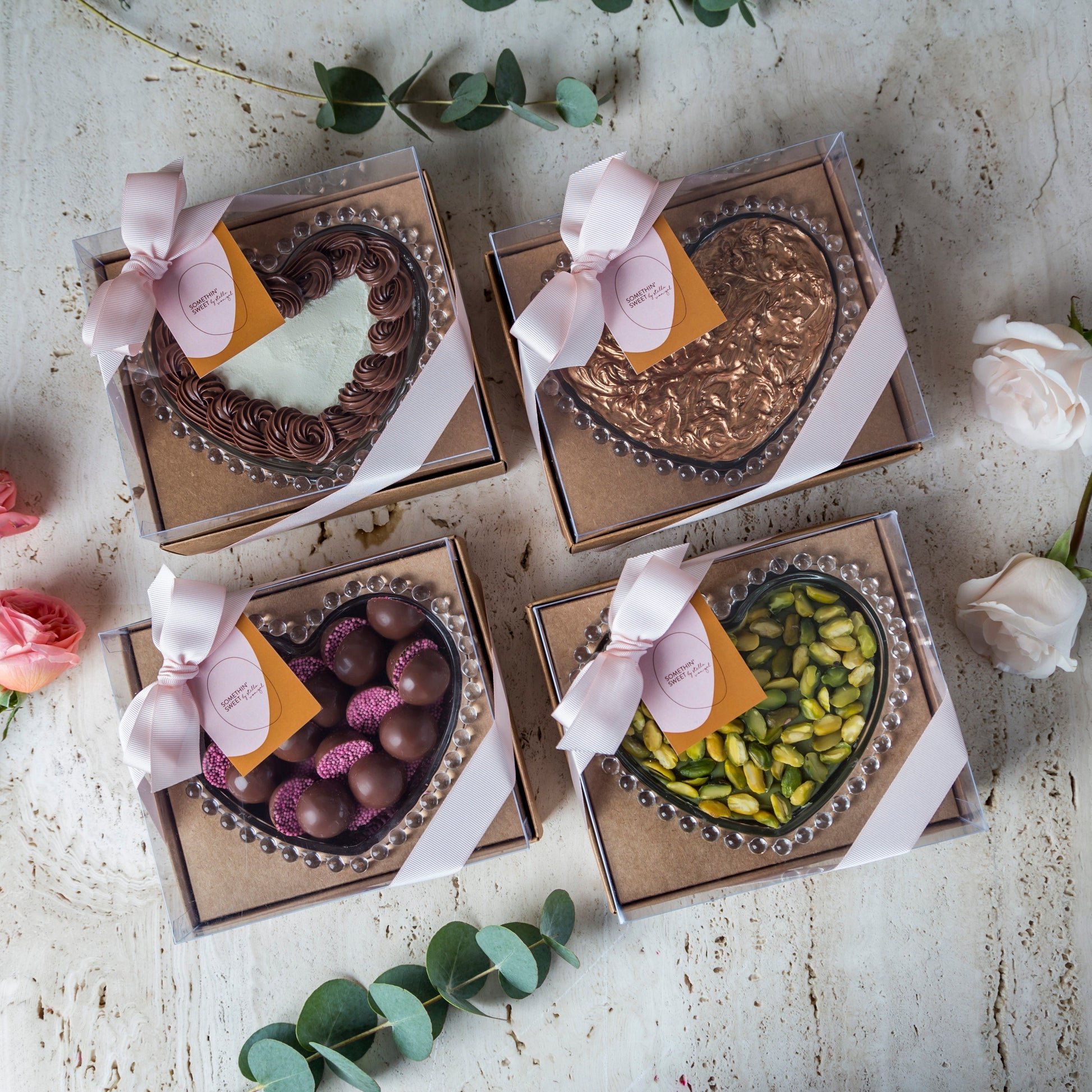 Coração de Cristal com brigadeiro de colher. Brigadeiro de pistache, ninho com nutella, crocante de nutella e ao leite com chocolate dragee.