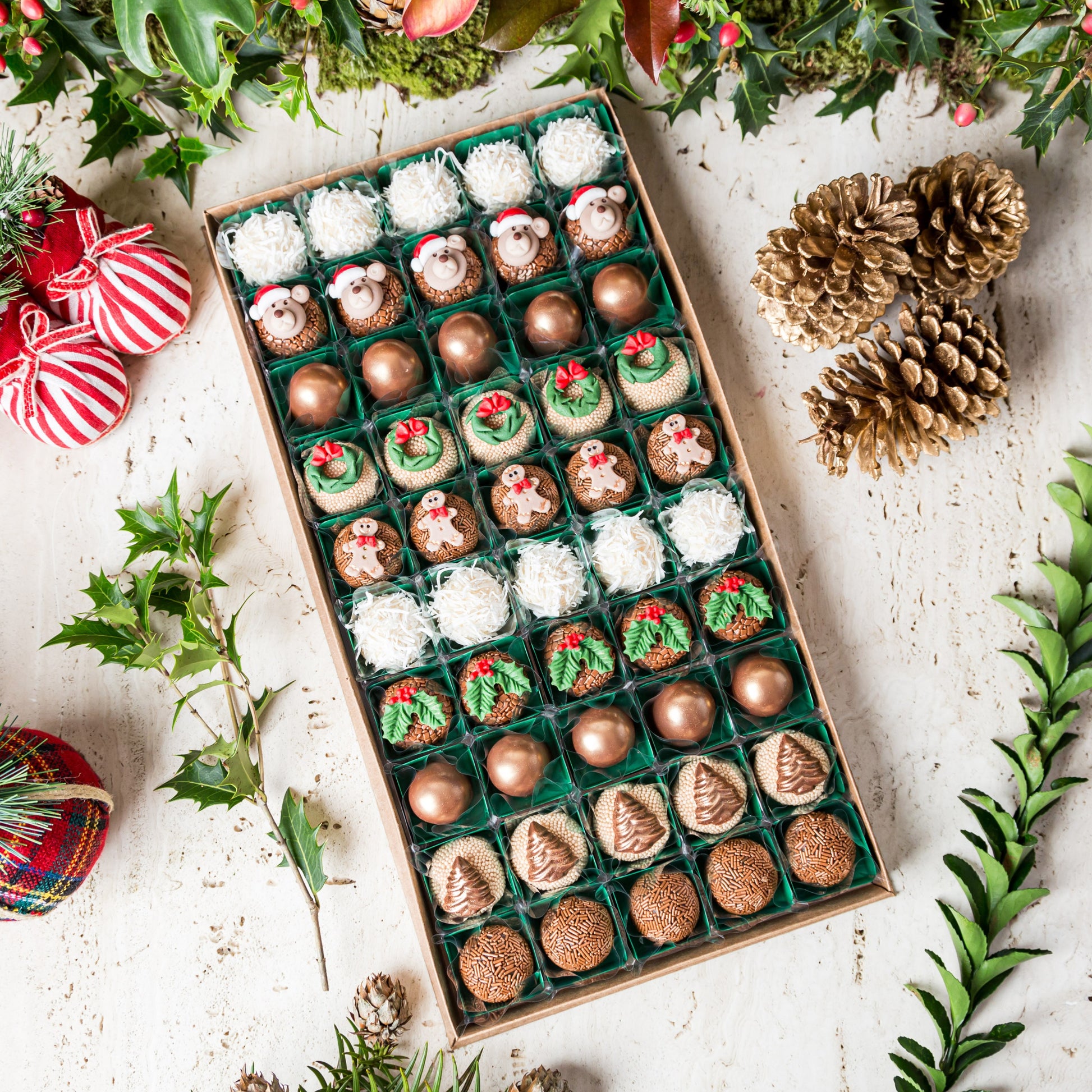 Caixa Presente Decorada com 50 Doces - Coleção de Natal - Somethin' Sweet by SVG