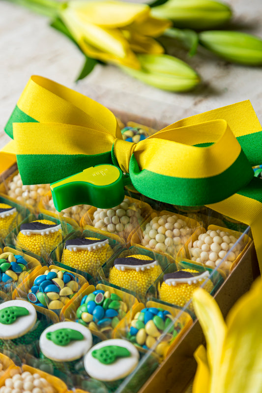 Caixa Presente Decorada 50 Doces - Coleção Copa