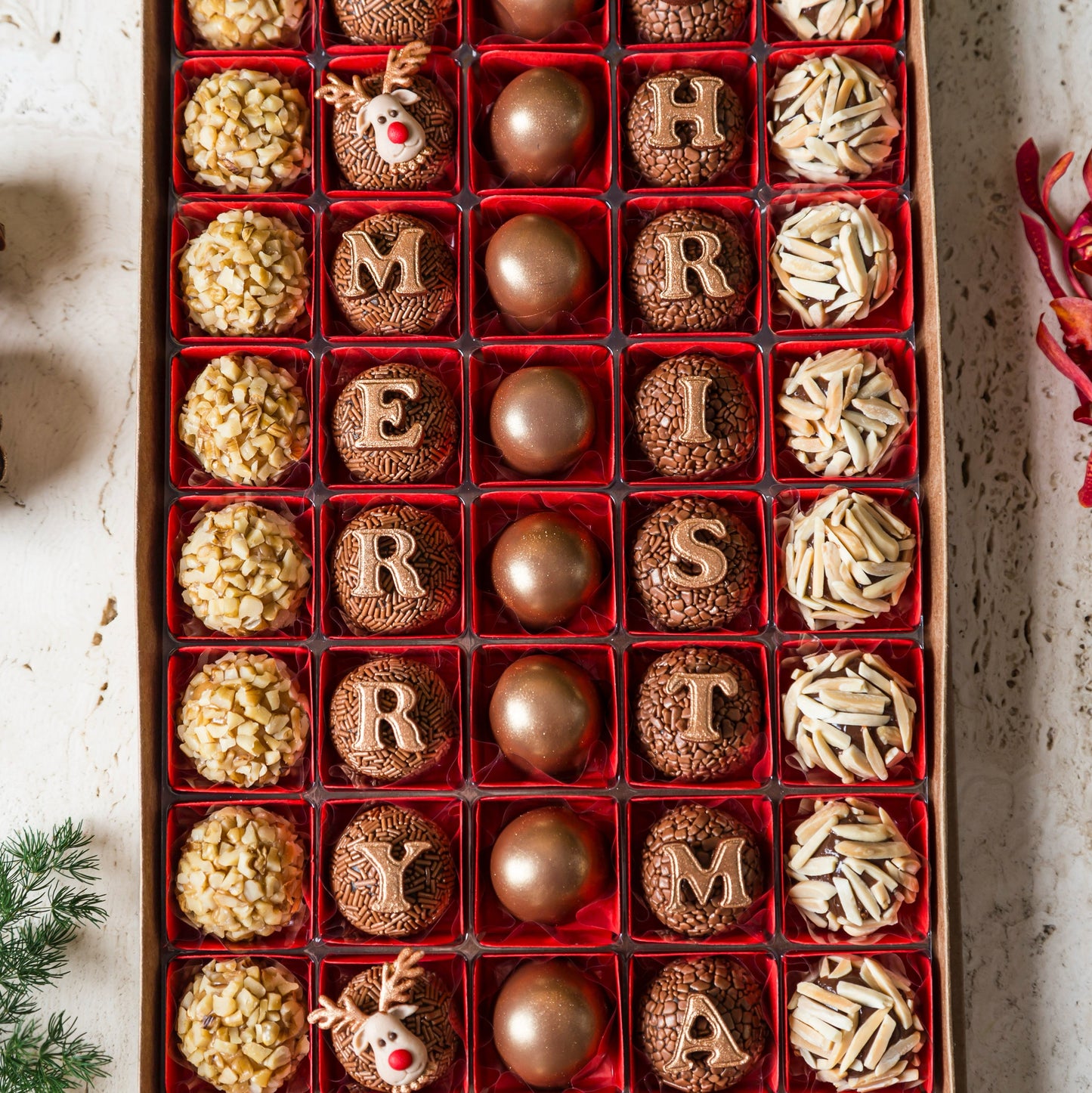 Caixa Presente Decorada com 50 Doces - Coleção de Natal