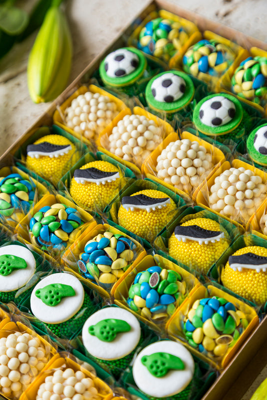 Caixa Presente Decorada 50 Doces - Coleção Copa