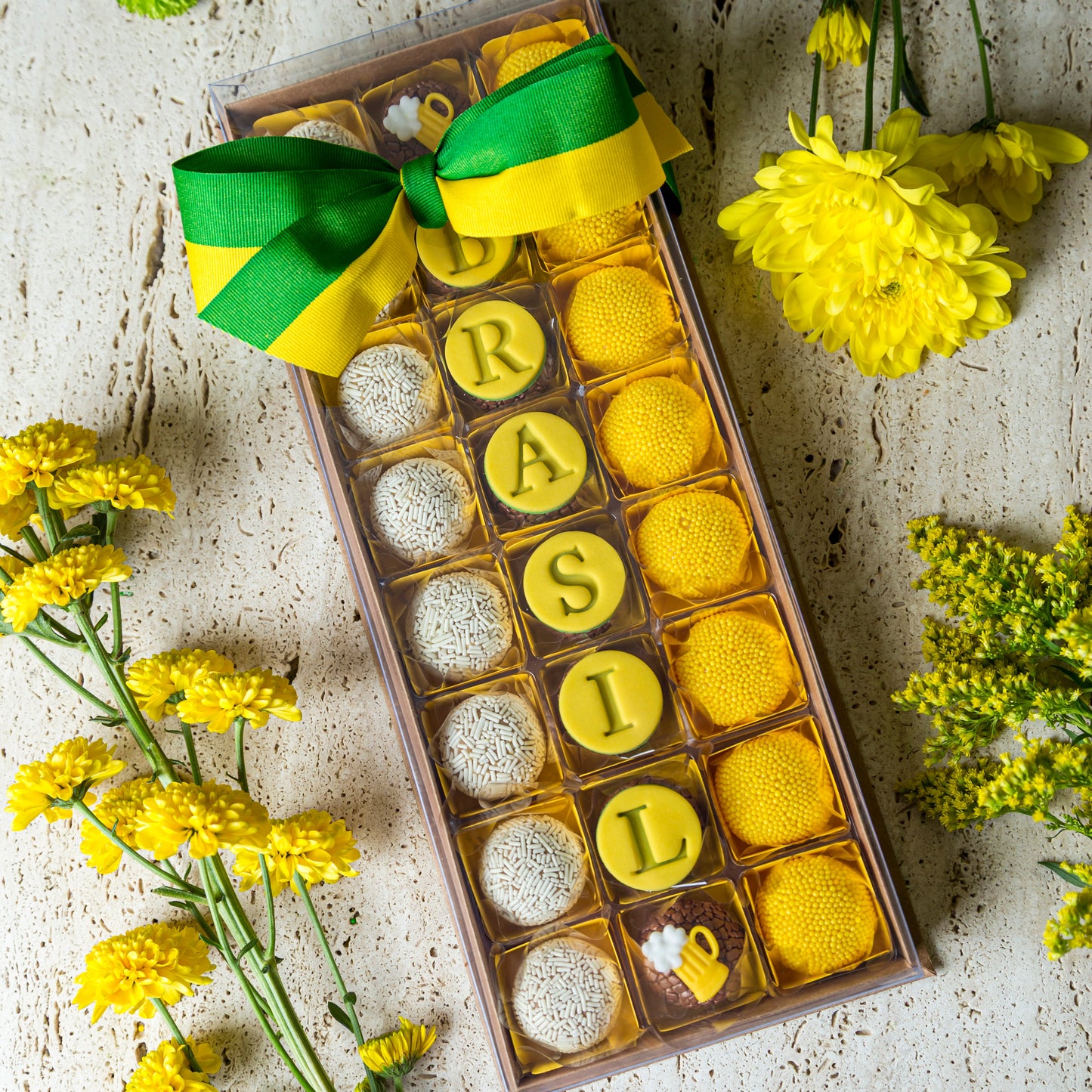 Caixa Presente  Decorada 24 Doces - Coleção Copa - Brasil