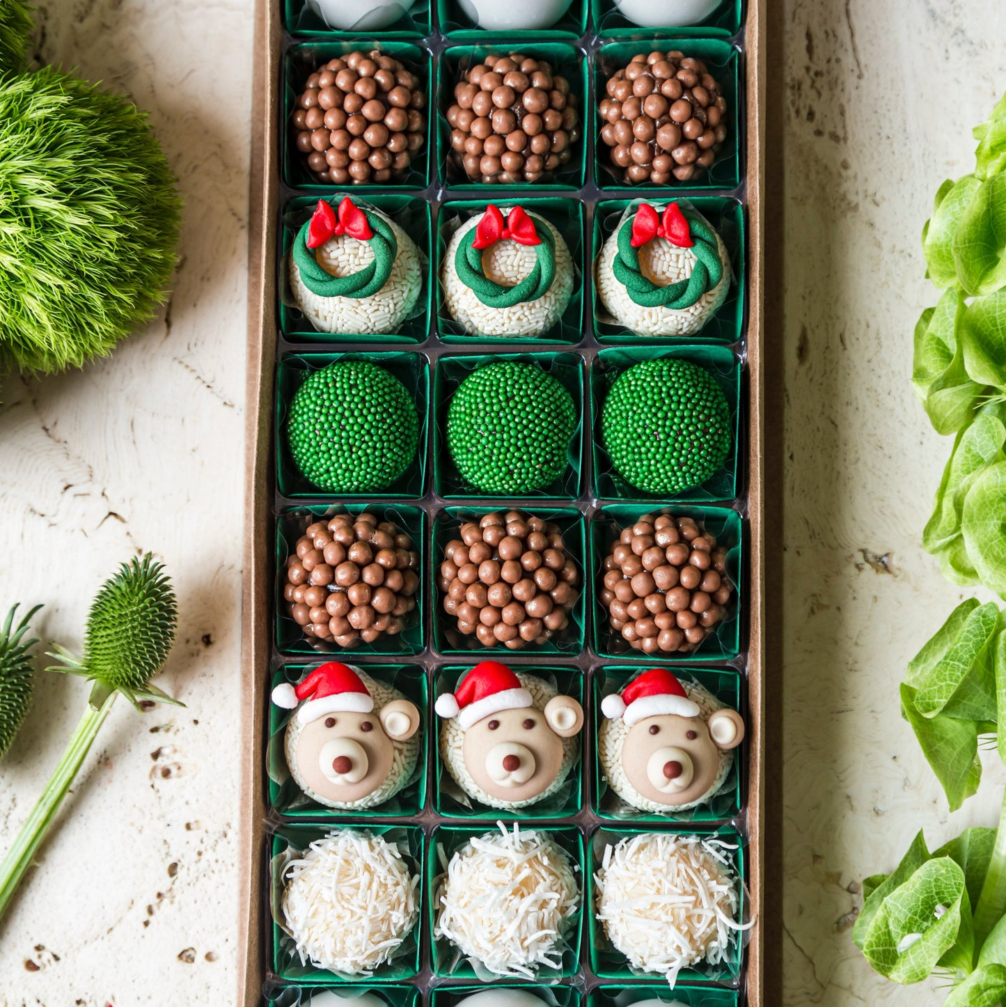 Caixa Presente Decorada com 30 Doces - Coleção de Natal