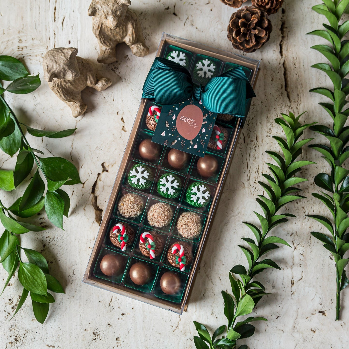 Caixa Presente Decorada com 24 Doces - Coleção de Natal