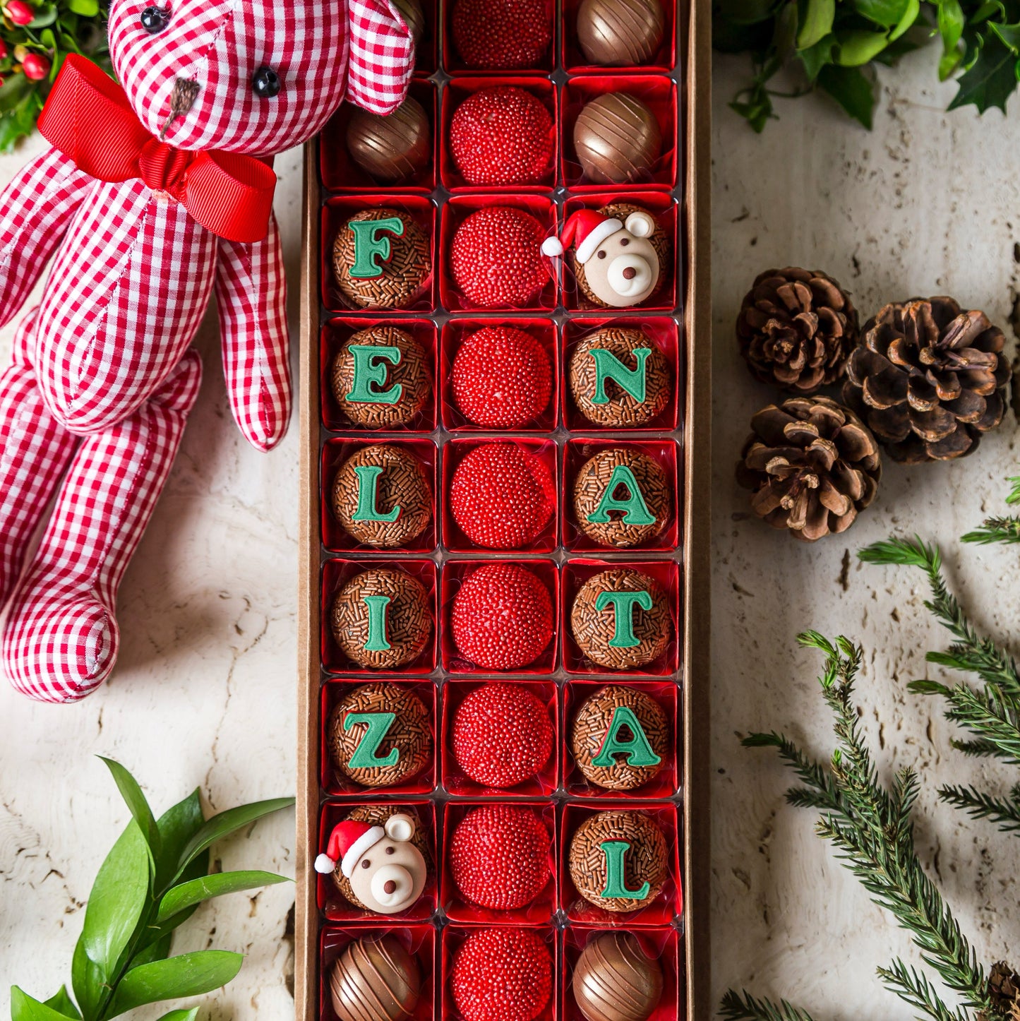 Caixa Presente Decorada com 30 Doces - Coleção de Natal