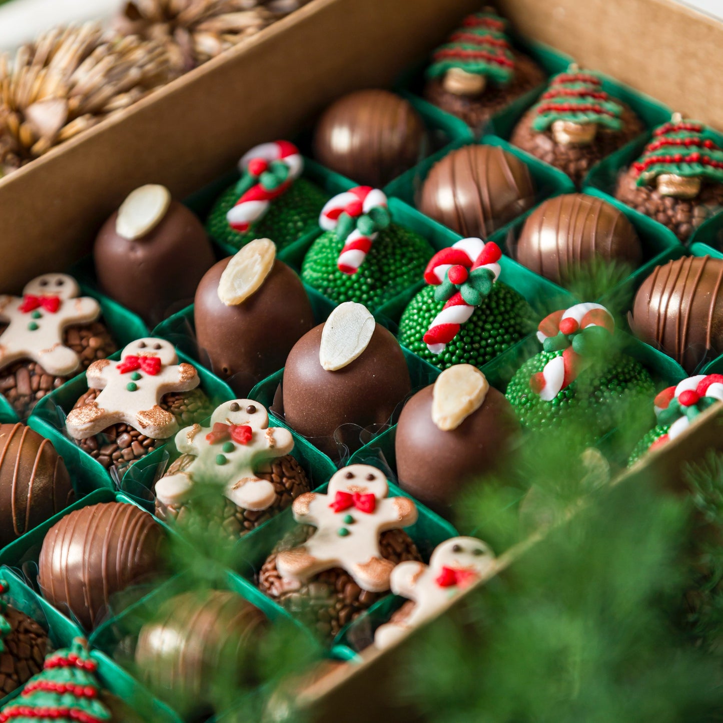 Caixa Viagem Decorada com 55 Doces - Coleção de Natal