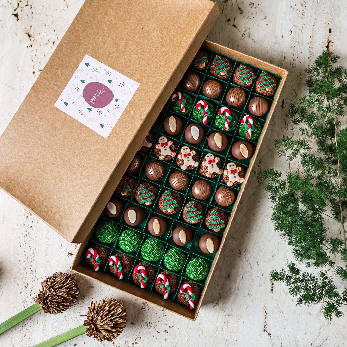 Caixa Viagem Decorada com 55 Doces - Coleção de Natal