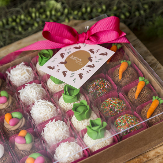 Caixa Presente Decorada com 50 Doces - Coleção de Páscoa - Somethin' Sweet by SVG