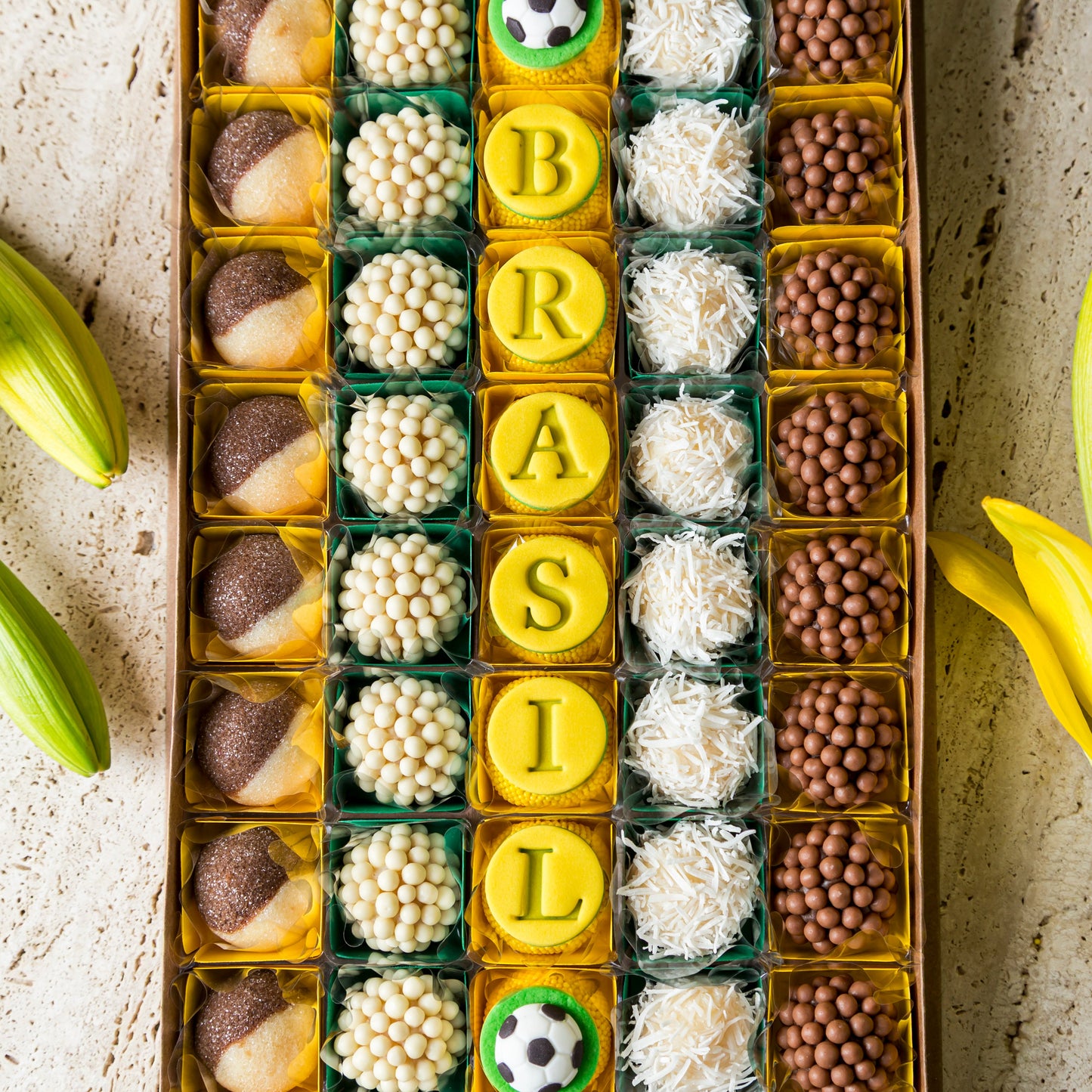 Caixa presente  Decorada 50 Doces Brasil - Coleção Copa